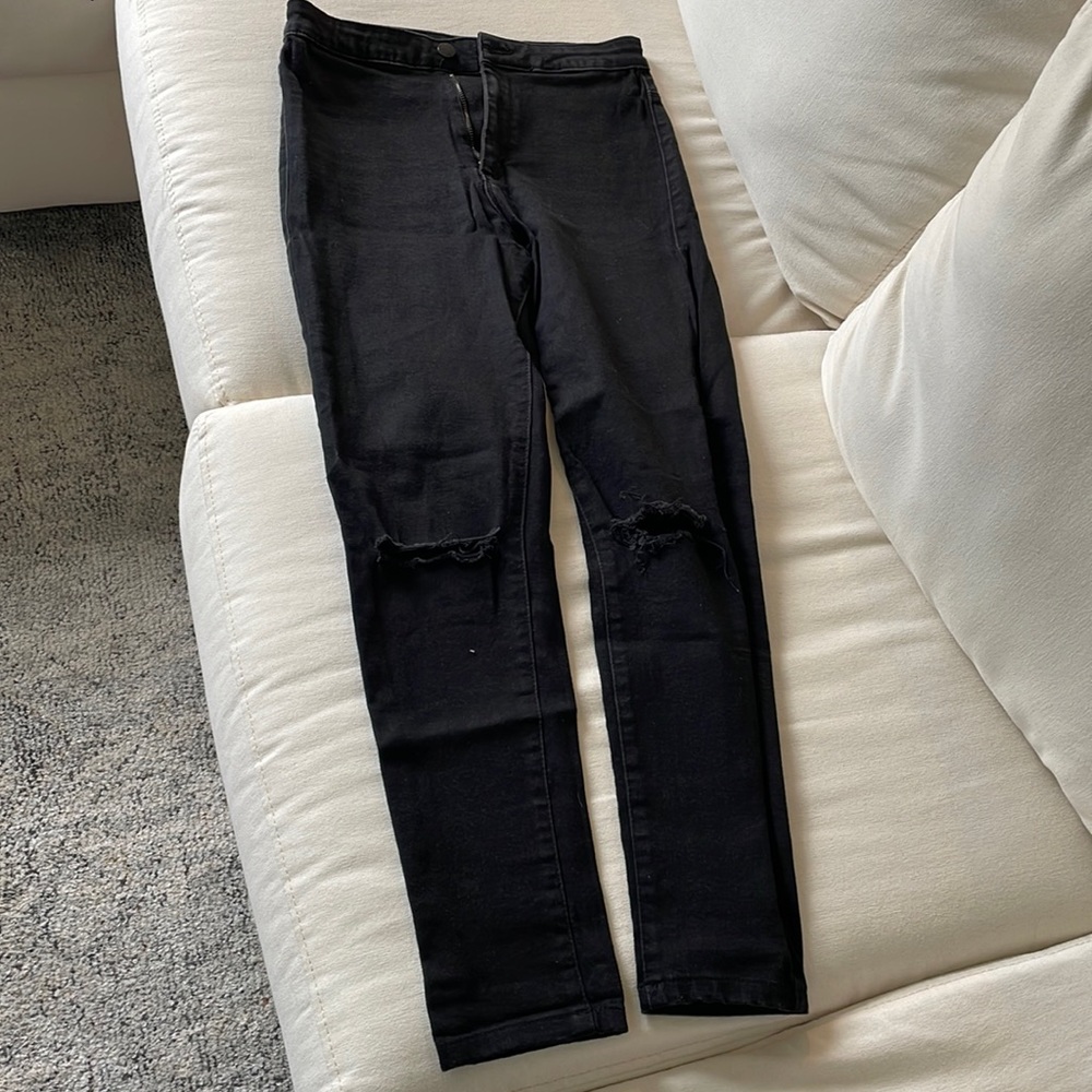 Ripped skinny jeans